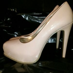 Simply Vera Platform Heels